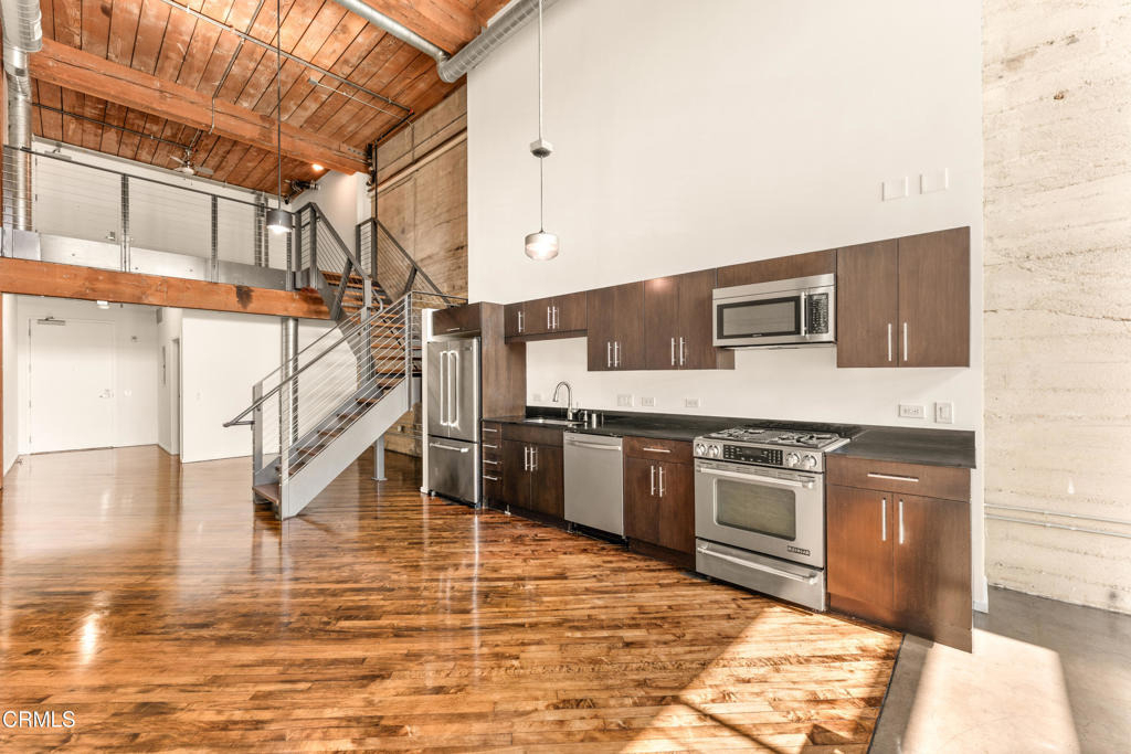 530 S Hewitt Street - Photo 23