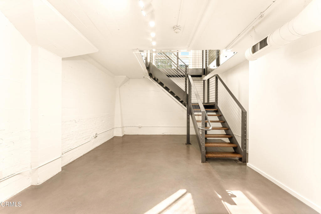 530 S Hewitt Street - Photo 29