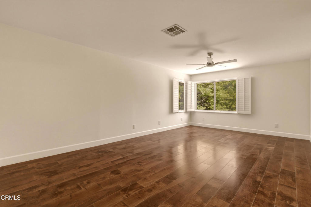 664 S Mansfield Avenue - Photo 12