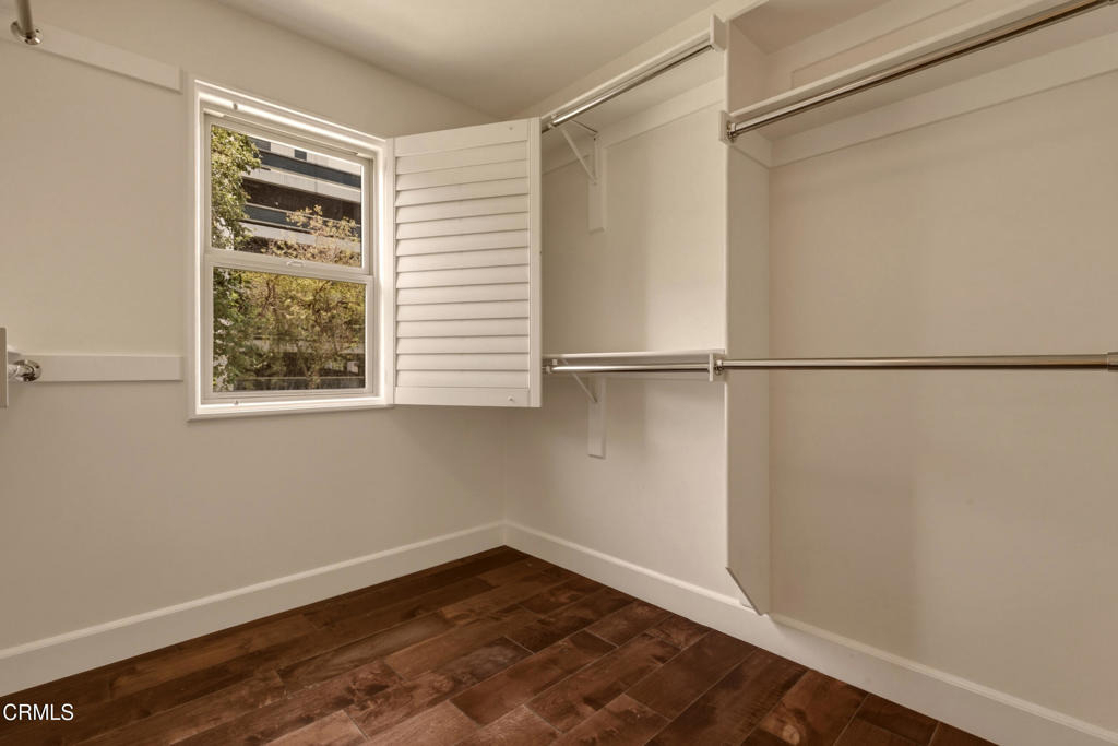 664 S Mansfield Avenue - Photo 14