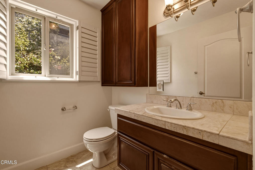 664 S Mansfield Avenue - Photo 10