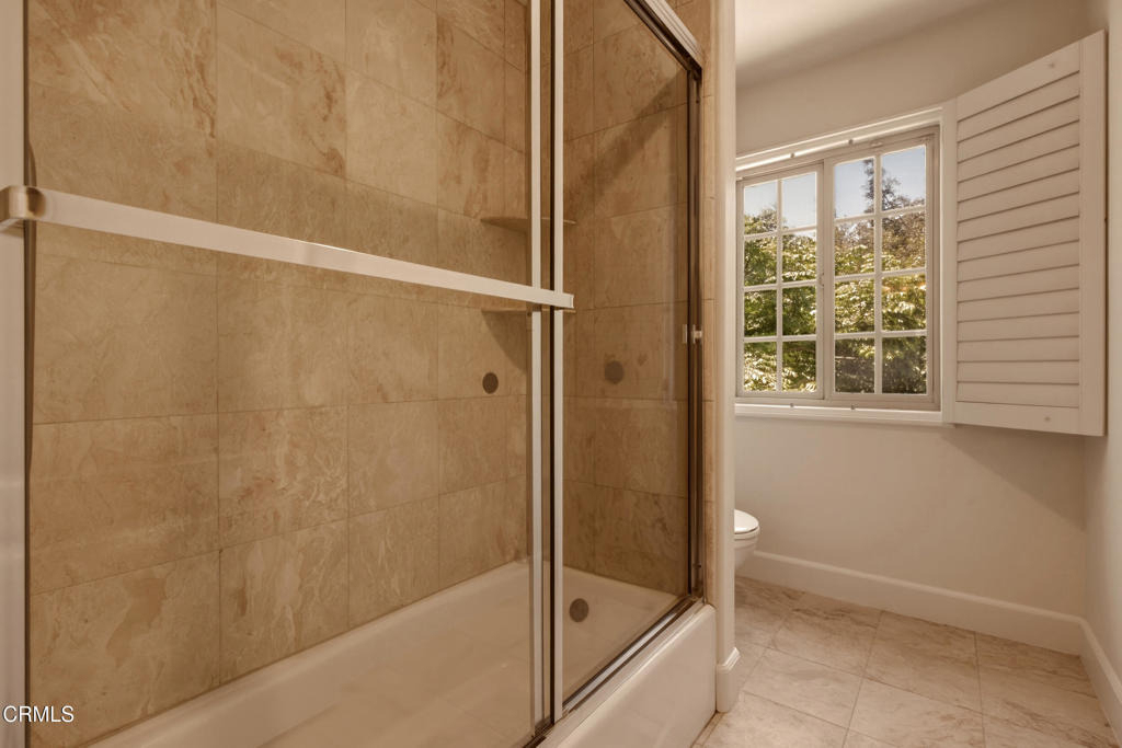 664 S Mansfield Avenue - Photo 17