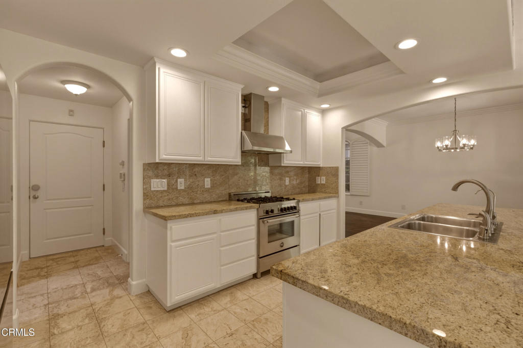 664 S Mansfield Avenue - Photo 7