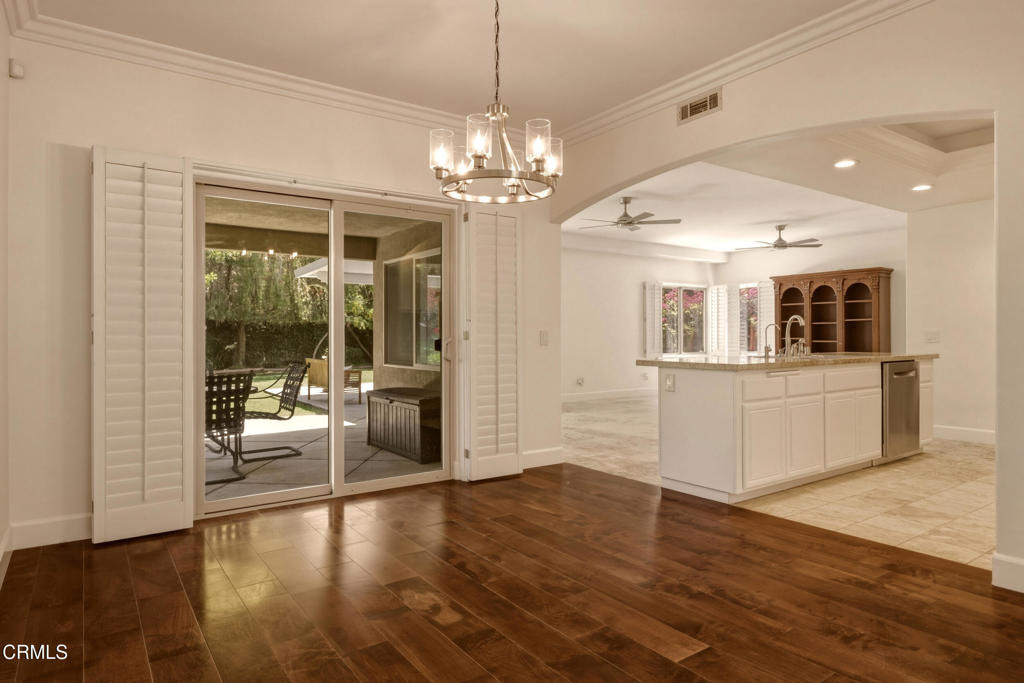 664 S Mansfield Avenue - Photo 5