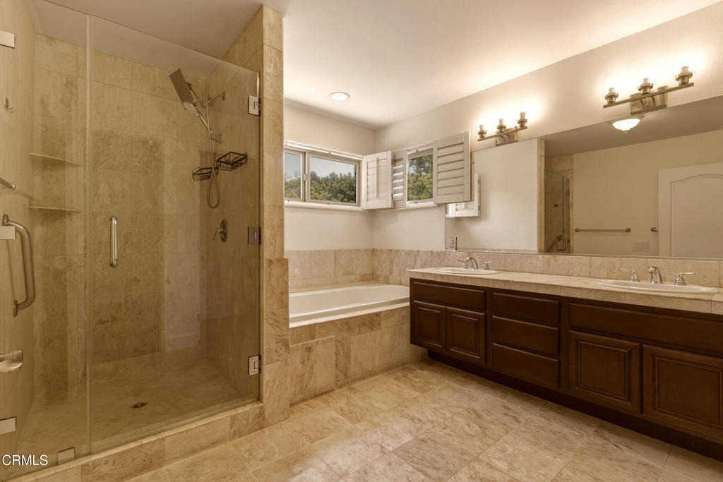 664 S Mansfield Avenue - Photo 13