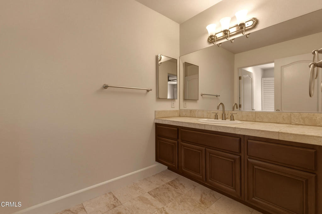 664 S Mansfield Avenue - Photo 16