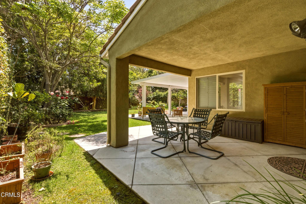 664 S Mansfield Avenue - Photo 22
