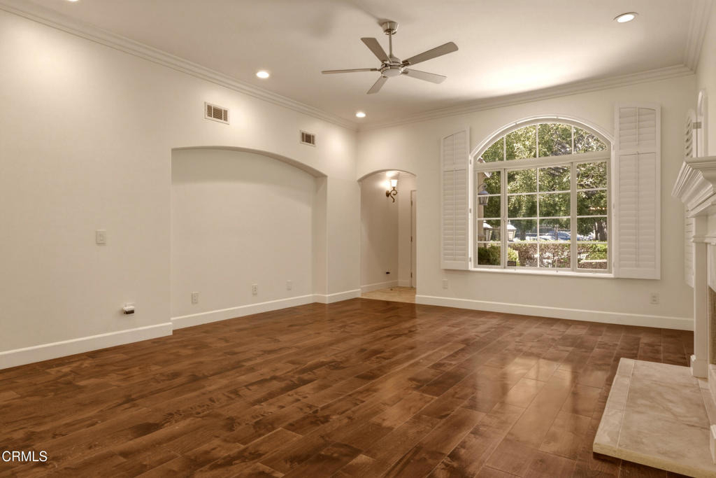 664 S Mansfield Avenue - Photo 3