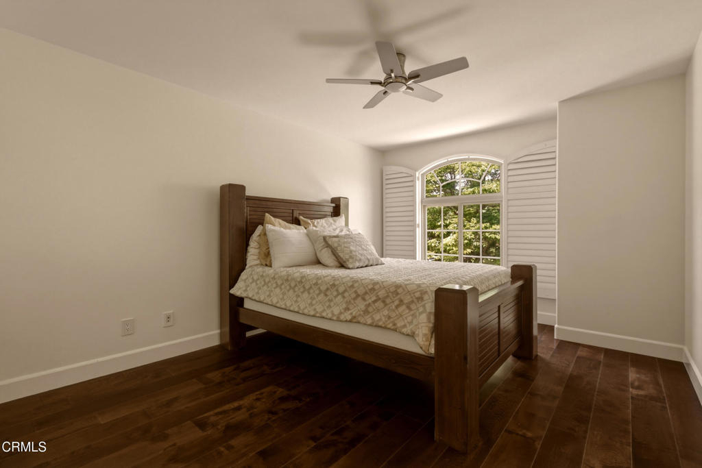 664 S Mansfield Avenue - Photo 15