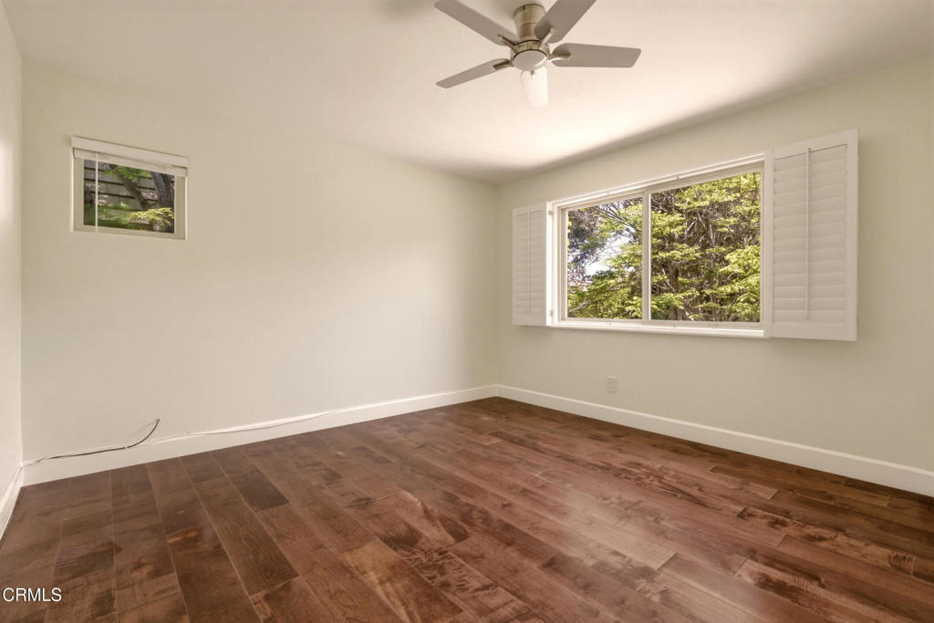 664 S Mansfield Avenue - Photo 18