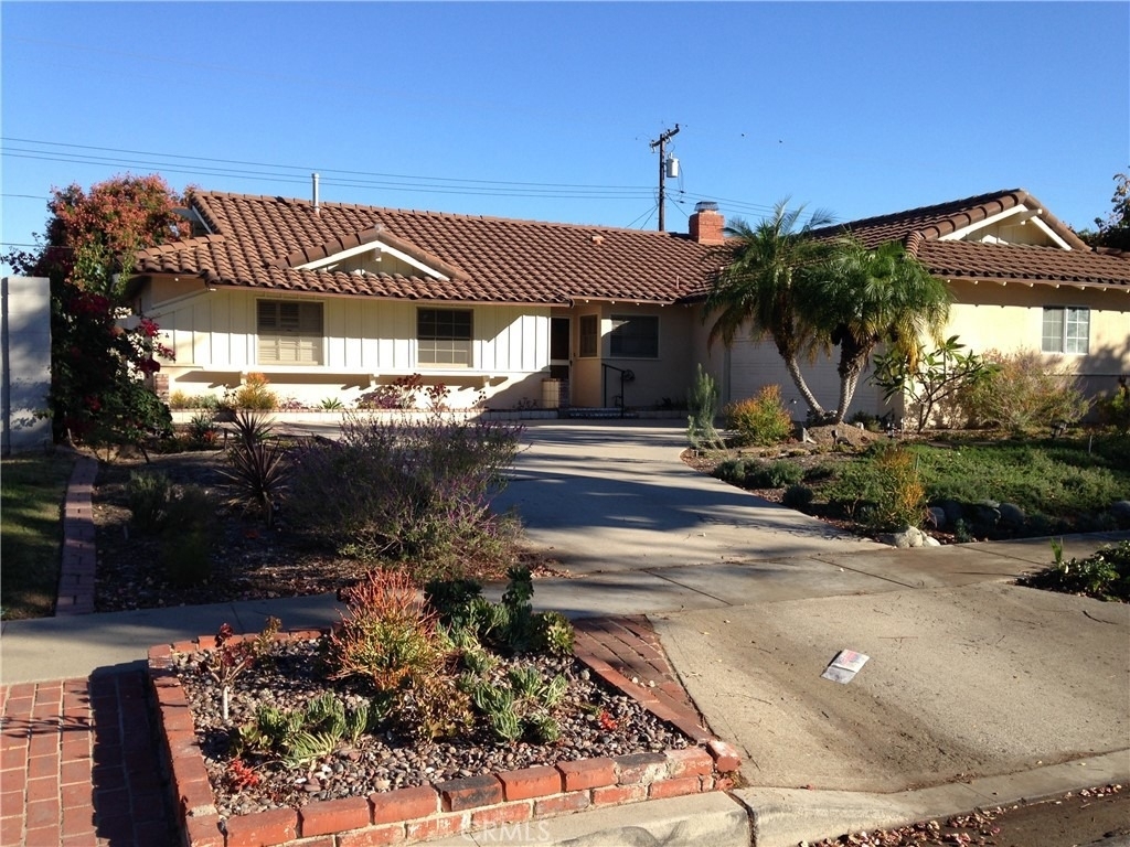 2539 E Seville Avenue - Photo 1