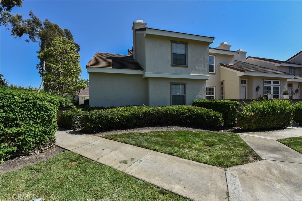 55 Wellesley - Photo 2