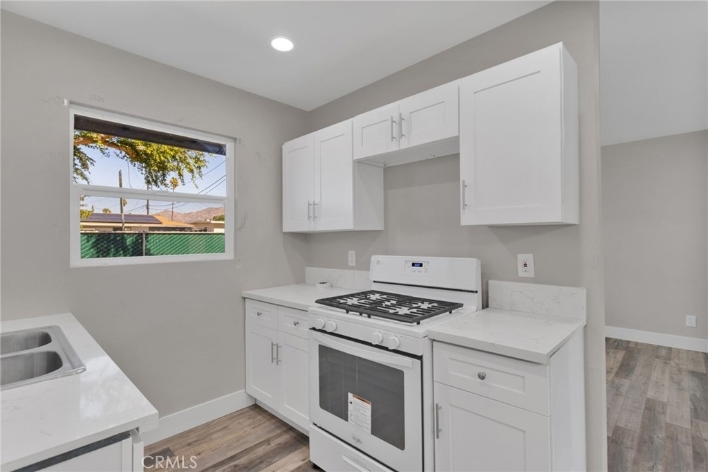 24521 Myers Ave - Photo 6