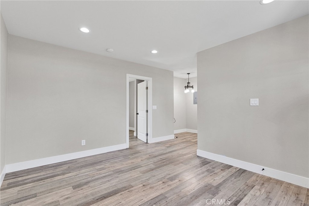 24521 Myers Ave - Photo 5