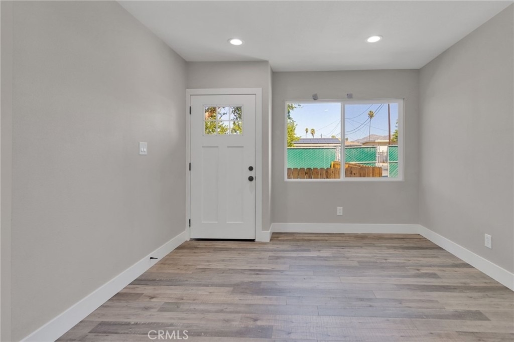 24521 Myers Ave - Photo 10