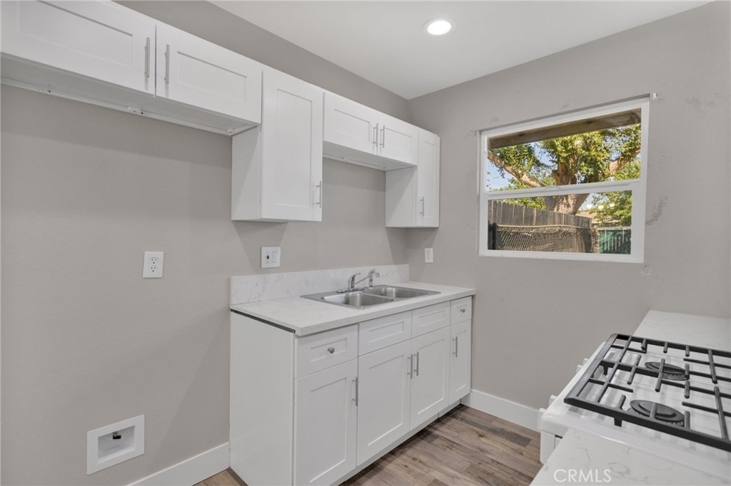 24521 Myers Ave - Photo 7