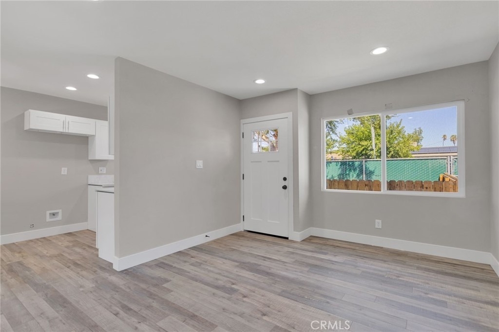 24521 Myers Ave - Photo 9