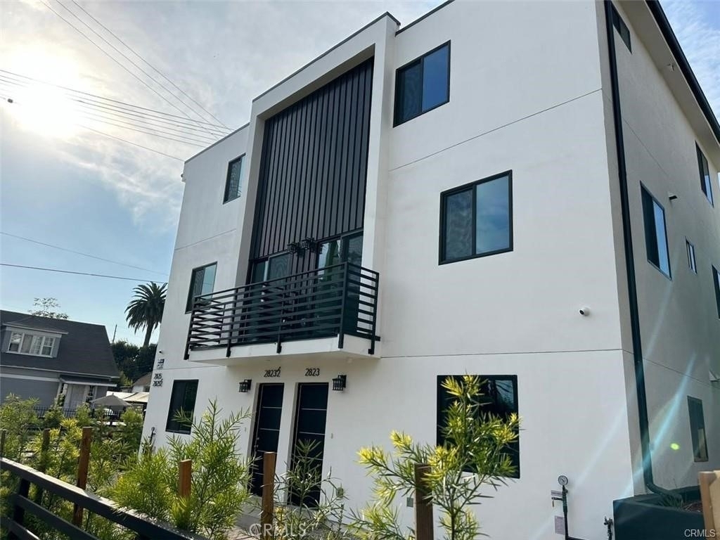 2823 Maple - Photo 0
