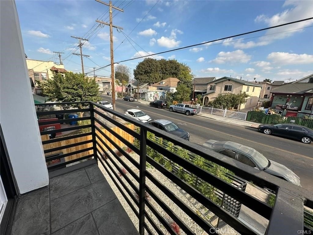 2823 Maple - Photo 2
