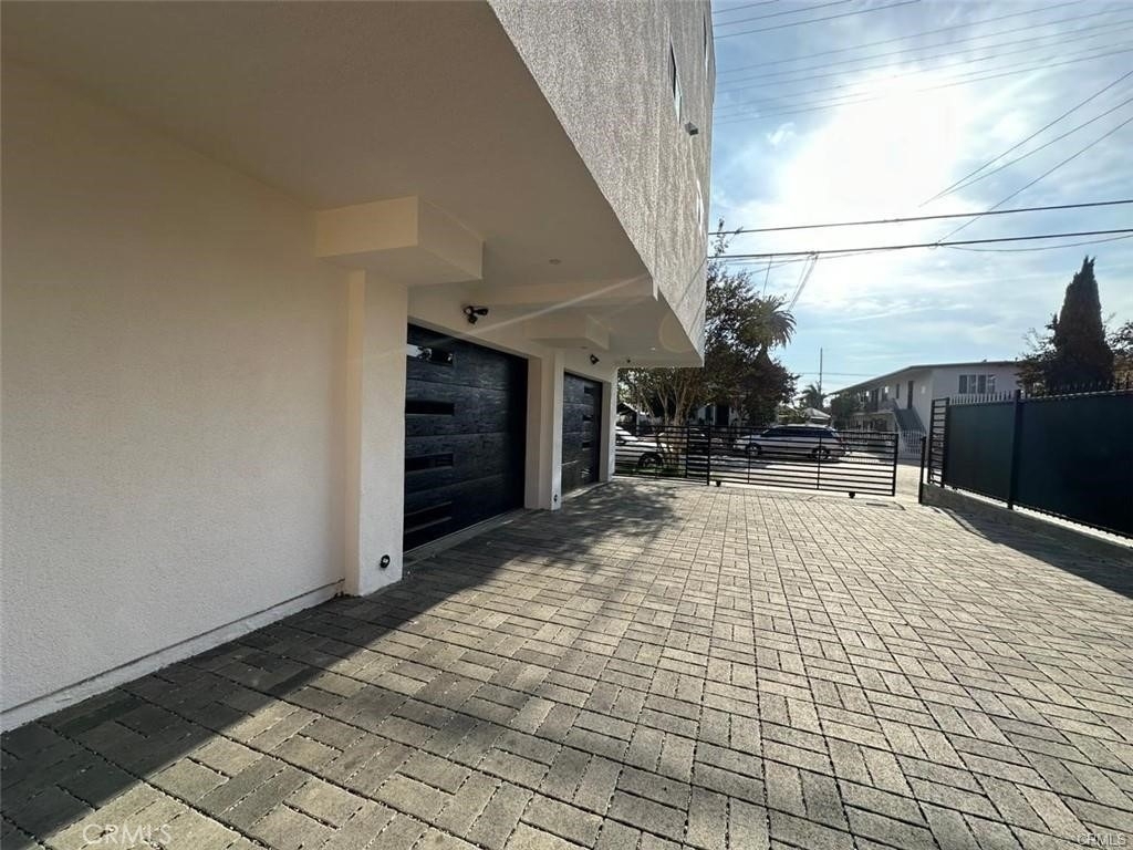 2823 Maple - Photo 1