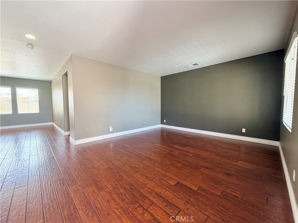 1884 Pinnacle Way - Photo 1