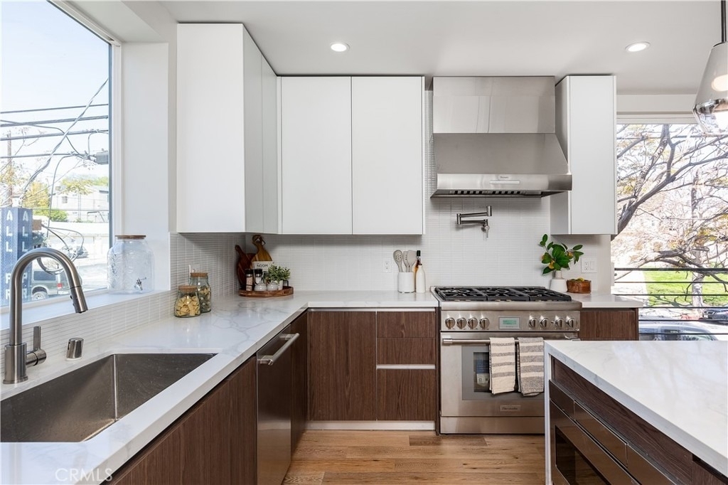 2824 Rowena Avenue - Photo 12