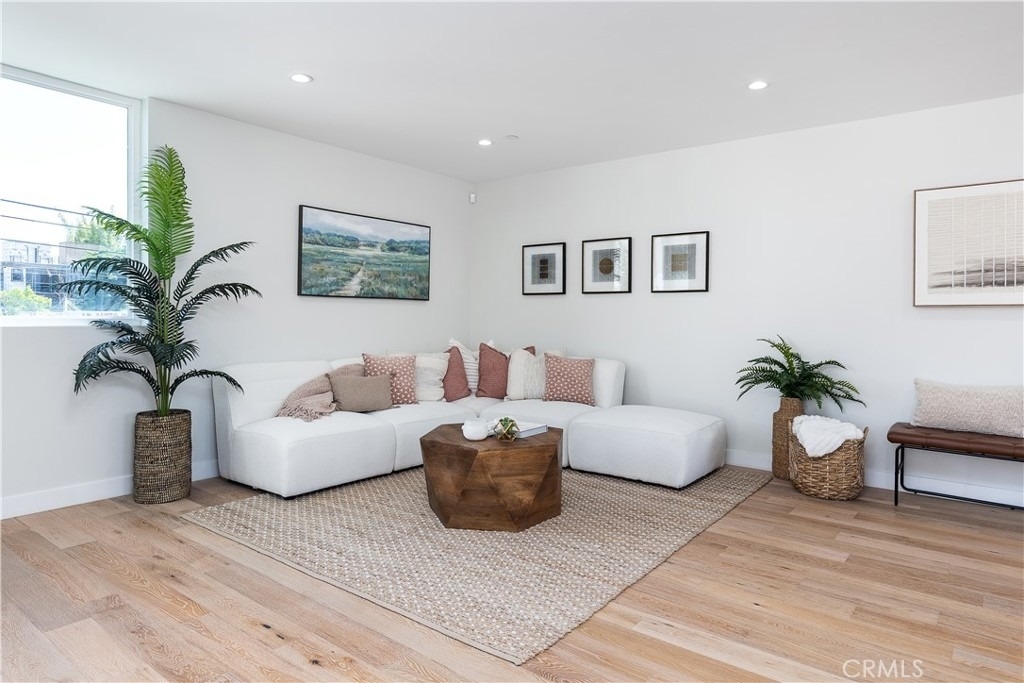 2824 Rowena Avenue - Photo 7