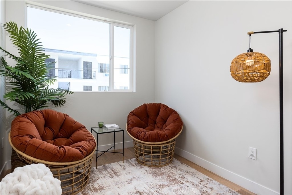 2824 Rowena Avenue - Photo 9