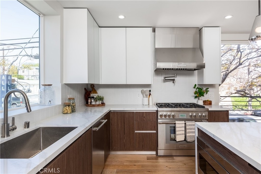 2824 Rowena Avenue - Photo 13