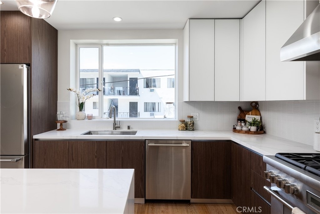 2824 Rowena Avenue - Photo 12