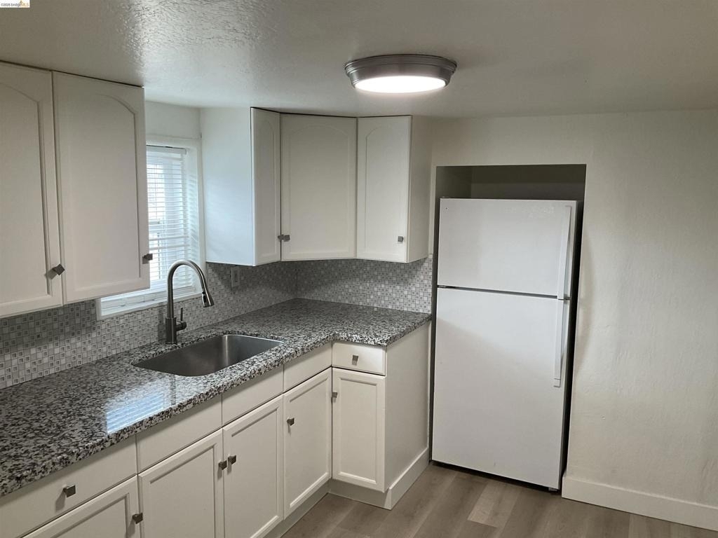 619 W 17th St. - Photo 2