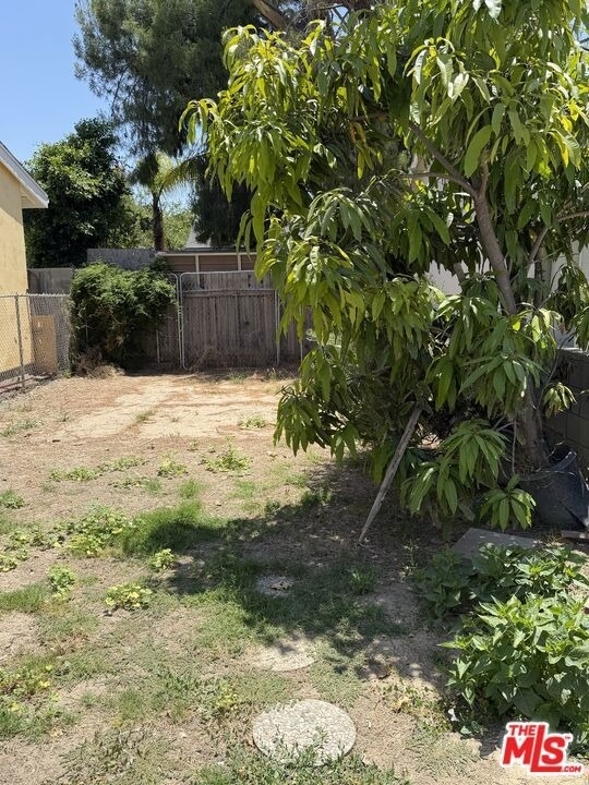 7418 Amigo Avenue - Photo 9
