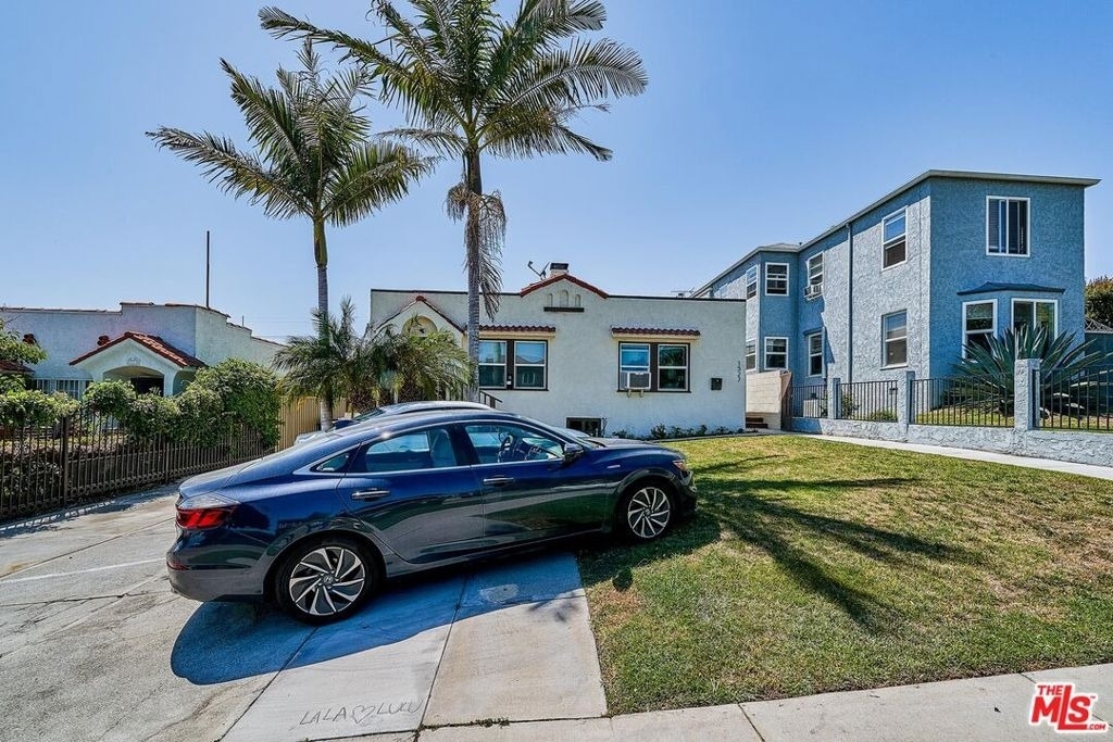 1329 S Tremaine Avenue - Photo 2