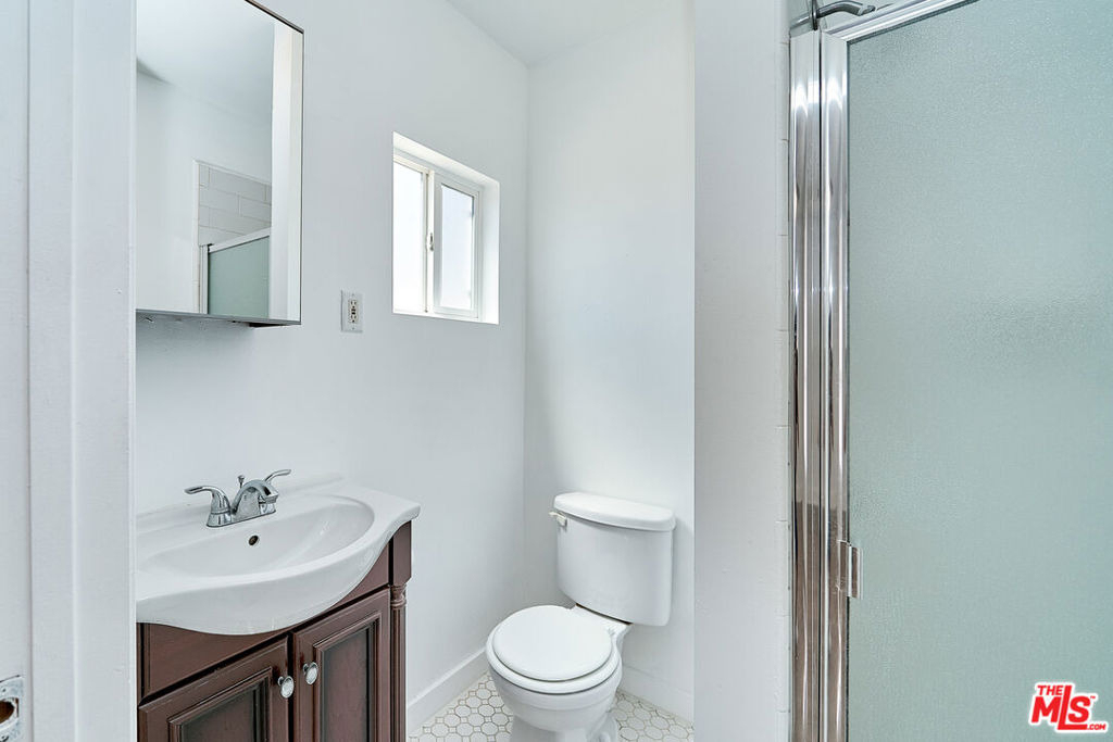 1329 S Tremaine Avenue - Photo 24
