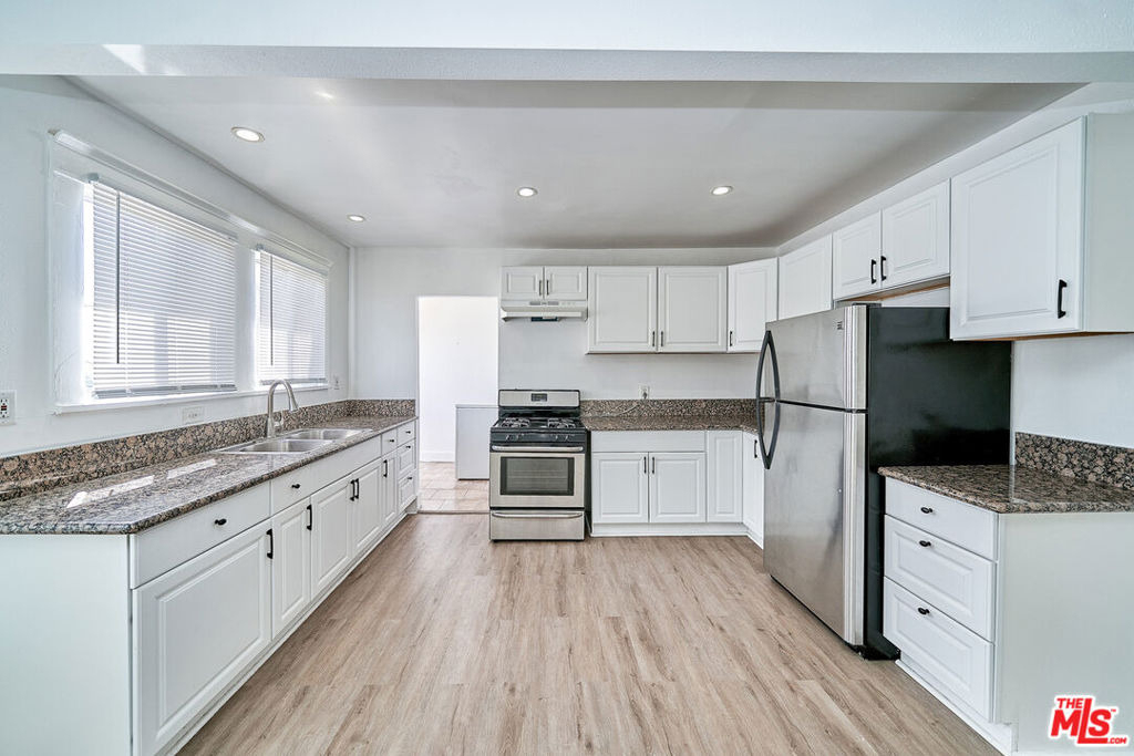 1329 S Tremaine Avenue - Photo 11