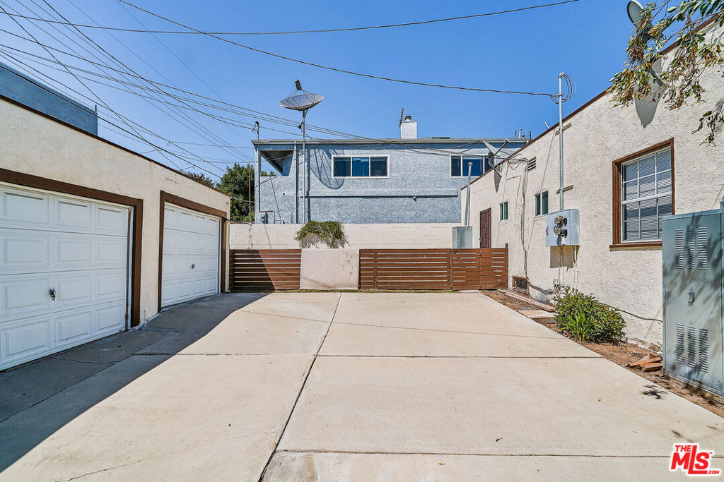 1329 S Tremaine Avenue - Photo 31