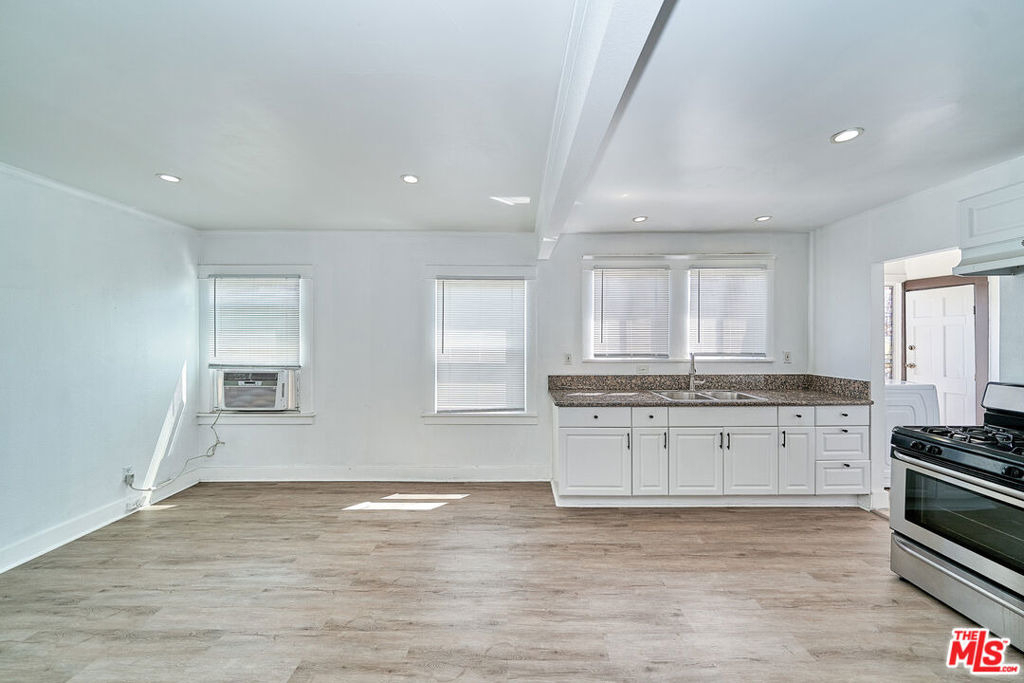 1329 S Tremaine Avenue - Photo 14