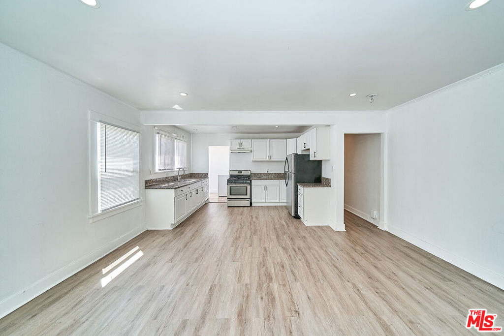 1329 S Tremaine Avenue - Photo 9