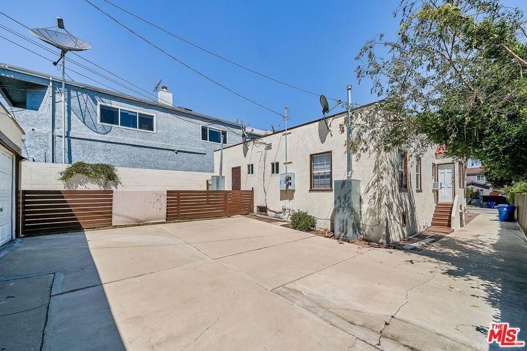 1329 S Tremaine Avenue - Photo 32