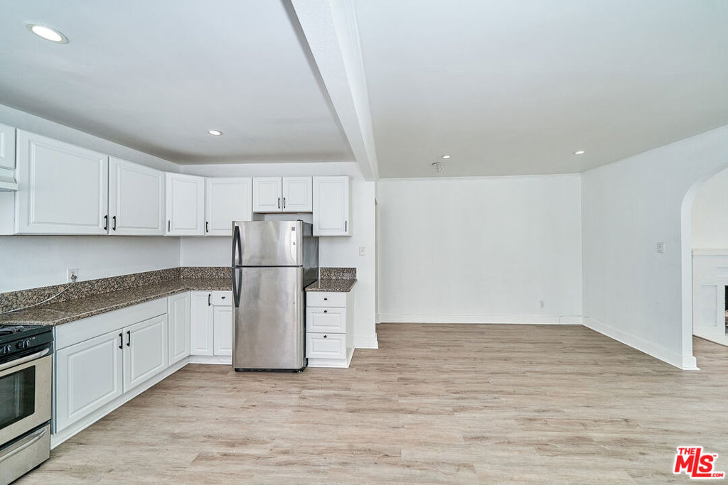 1329 S Tremaine Avenue - Photo 16
