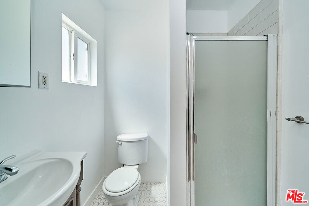 1329 S Tremaine Avenue - Photo 25