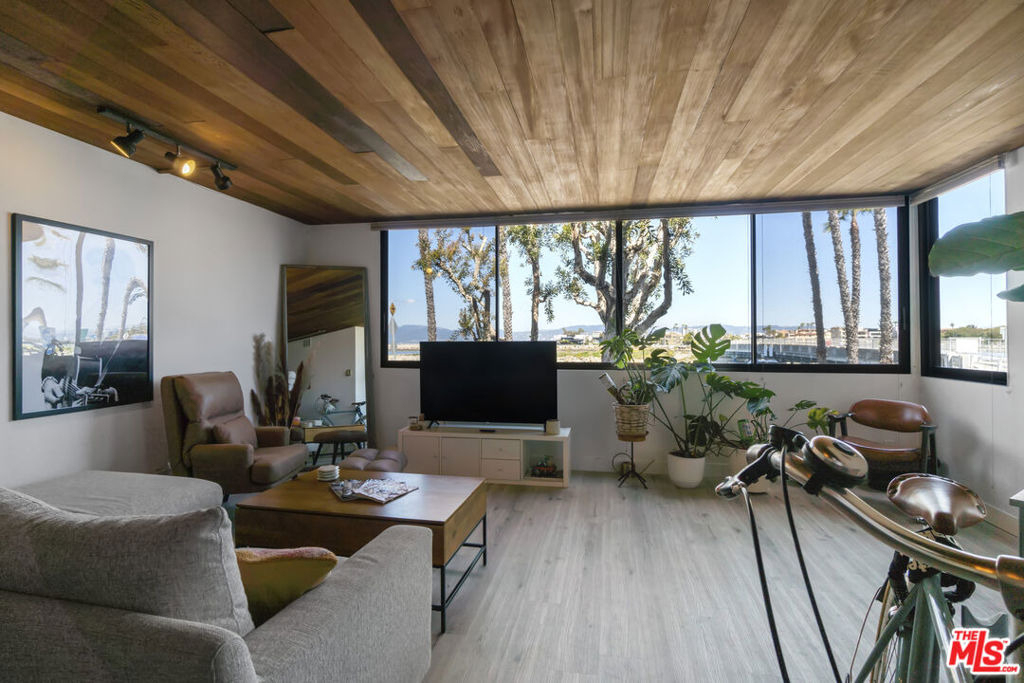6209 Pacific Avenue - Photo 2