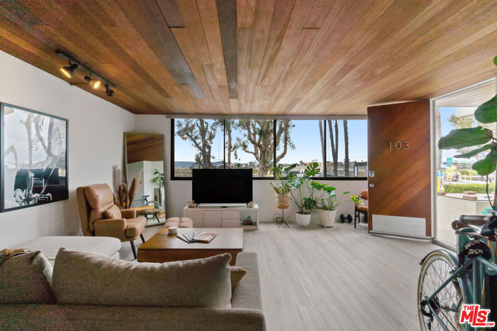 6209 Pacific Avenue - Photo 0