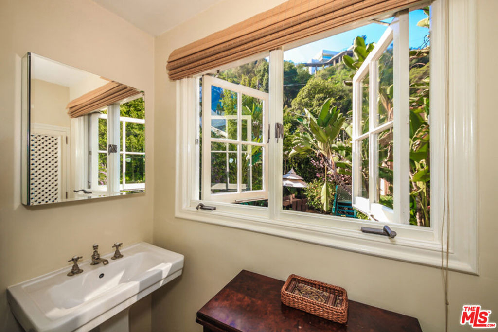 1367 N Beverly Drive - Photo 33