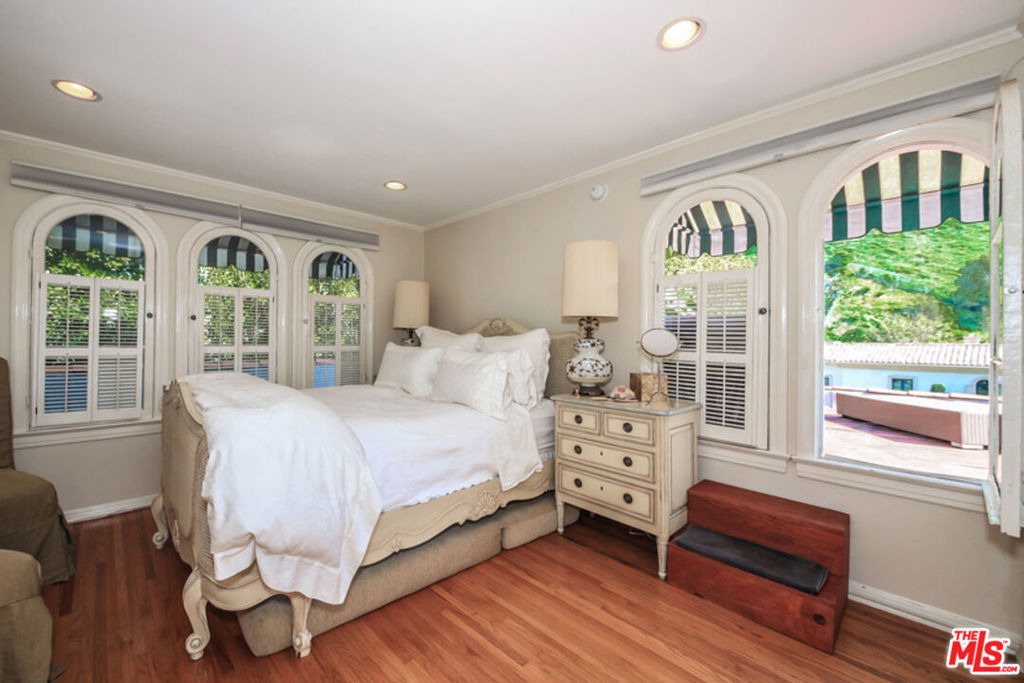 1367 N Beverly Drive - Photo 28