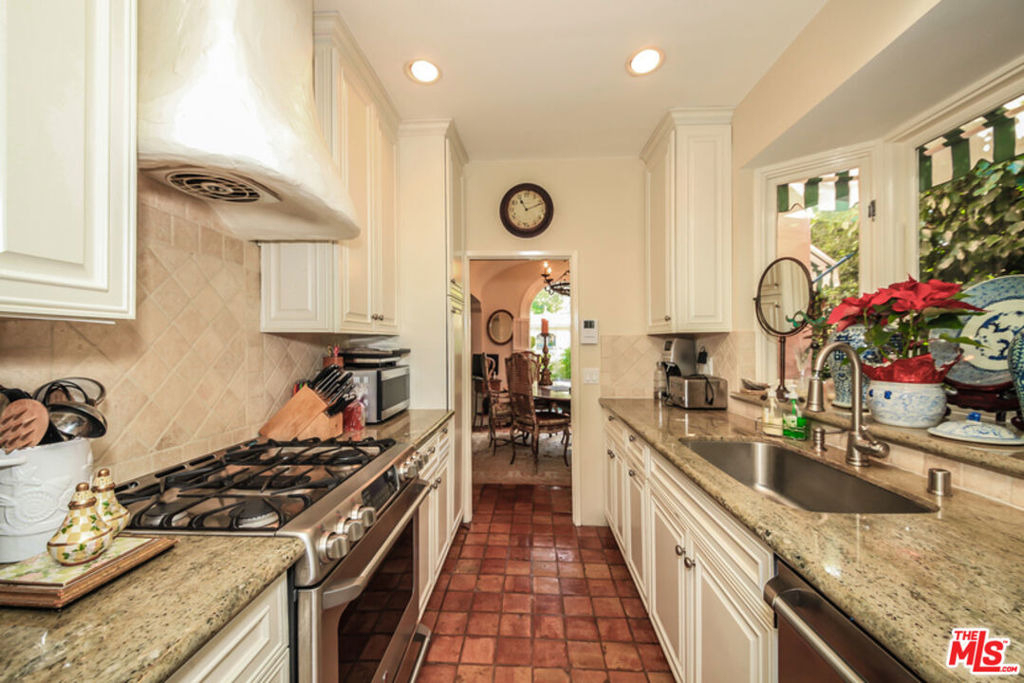 1367 N Beverly Drive - Photo 18