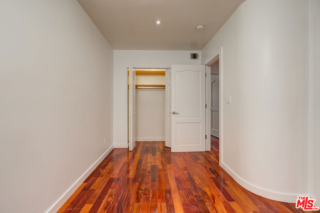932 S Shenandoah Street - Photo 8