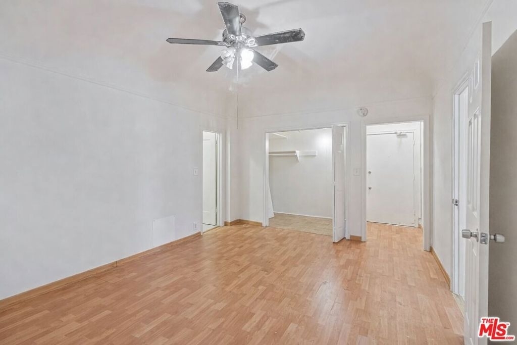 526 S Oxford Avenue - Photo 0