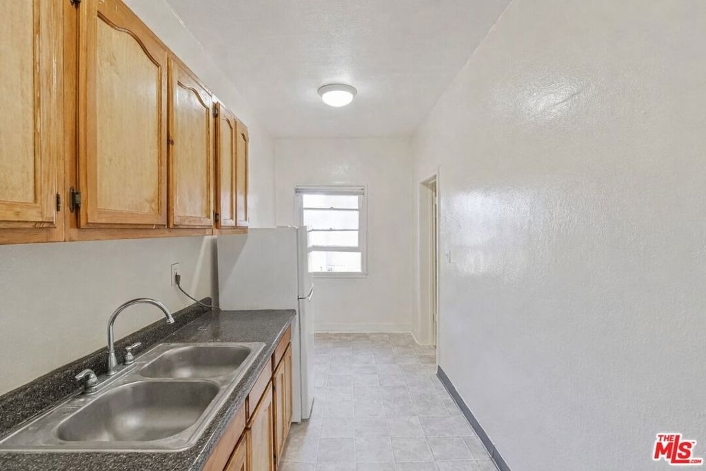 526 S Oxford Avenue - Photo 3
