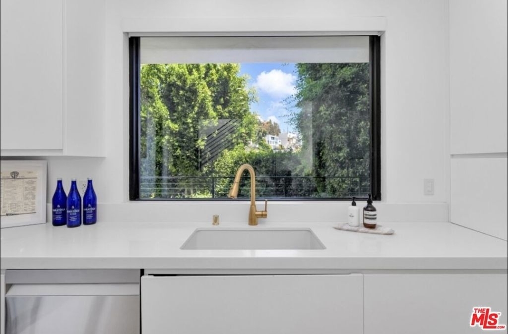 8516 Franklin Avenue - Photo 6